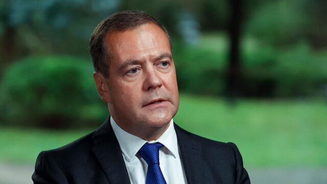 Бандера, юдофобы и «дебильная "Крымская платформа"»: Медведев написал статью об отношениях с Украиной