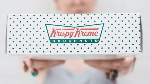 В США Krispy Kreme будет дарить бесплатные пончики привитым от коронавируса