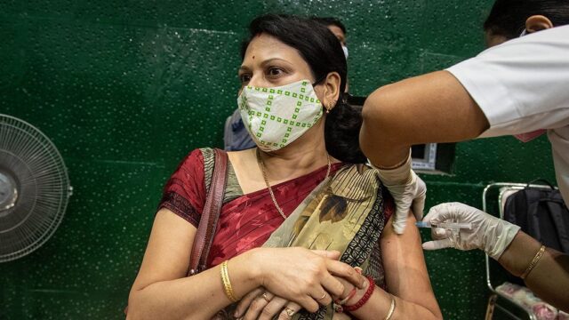 Россия поставит Индии вакцину «Спутник V» уже 1 мая