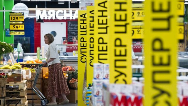 Ъ: экономисты оценили ежегодные потери россиян от продовольственных контрсанкций почти в полтриллиона рублей
