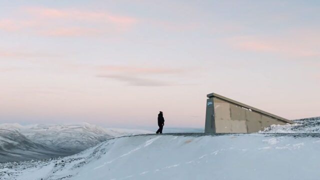 В Арктике построили бункер для защиты печенья Oreo от астероидов