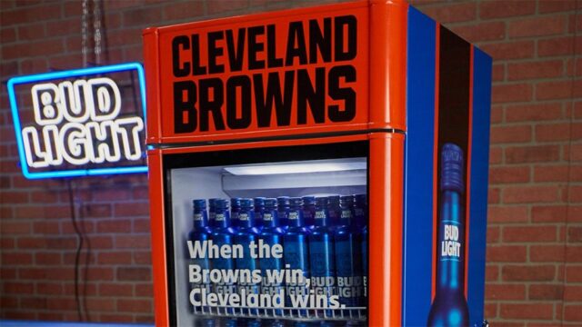 В Кливленде поставили холодильники с пивом, которые откроются в случае победы местной футбольной команды