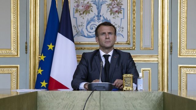 Во Франции накажут генералов за призыв к Макрону остановить исламистов