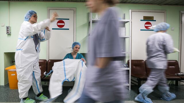 На выплаты российским медикам выделят еще 22 млрд рублей