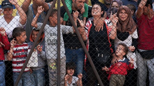 Власти Венгрии решили сделать помощь мигрантам уголовным преступлением