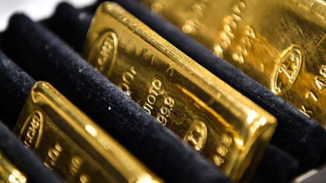 ЦБ приостанавливает покупку золота у российских банков