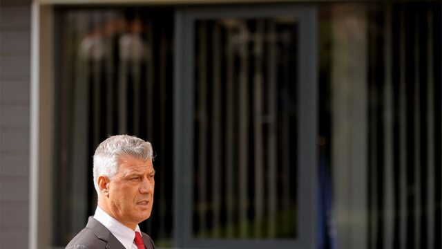 Президент Косова подал в отставку на фоне обвинений в военных преступлениях