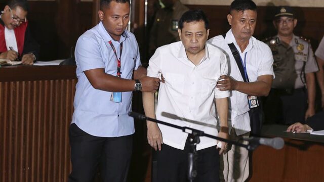 Бывший спикер парламента Индонезии получил 15 лет тюрьмы за коррупцию