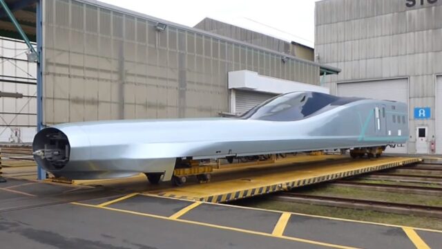 В Японии представили прототип нового поезда, который будет двигаться со скоростью 360 км/ч