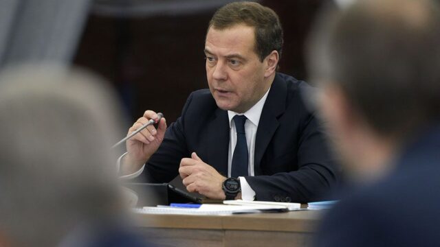 Медведев: каждое положение Конституции не просто юридически выверенное, но часто — выстраданное и омытое кровью