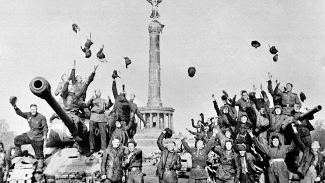 «Те, кто это придумали, — подлецы и подонки»: что говорят о переносе даты окончания Второй мировой войны