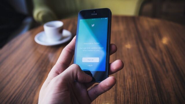Twitter заявил, что по ошибке использовал личные данные пользователей для показа рекламы