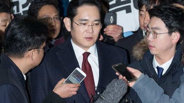 Вице-президента Samsung приговорили к пяти годам тюрьмы