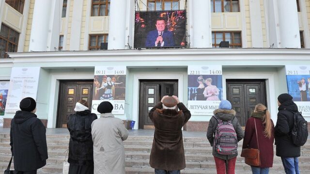 Порошенко подписал закон, по которому российские артисты смогут въезжать в Украину только с разрешения СБУ