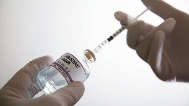 Лондон обвинил российскую разведку в попытке украсть вакцину от коронавируса