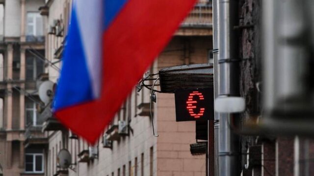 Курс евро превысил 90 рублей впервые с февраля 2016 года
