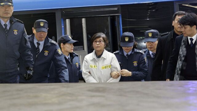 Прокуратура Южной Кореи попросила еще 25 лет тюрьмы для подруги бывшего президента