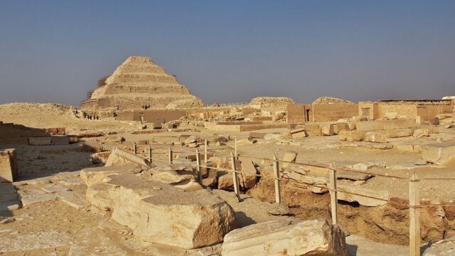 Археологи обнаружили пять древних гробниц около Каира