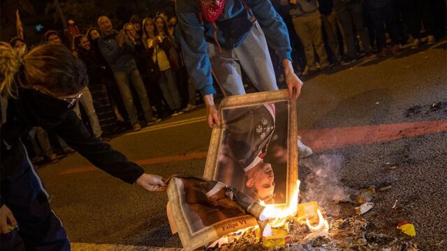 В Барселоне проходят акции протеста на фоне визита короля Испании