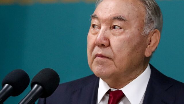 Назарбаев окончательно ушел с поста главы партии Nur Otan