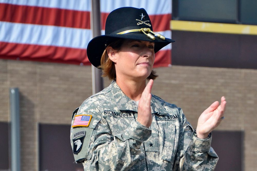В США женщина впервые возглавила самое большое подразделение армии