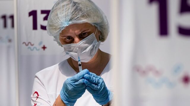 В России зафиксирован новый максимум смертности от коронавируса. В регионах говорят о критической ситуации
