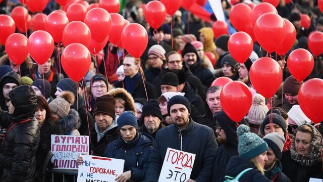 В Екатеринбурге на митинг против отмены выборов мэра пришли несколько тысяч человек