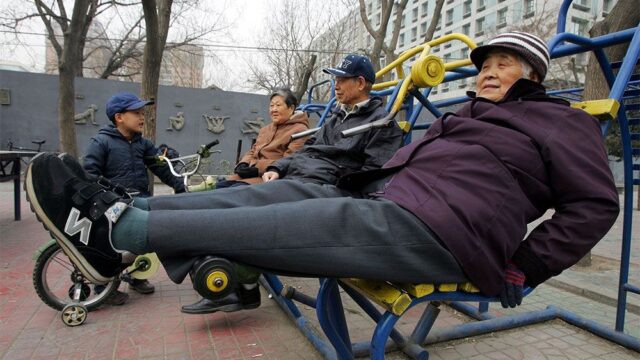 Китай считает шаги: как и зачем граждан Поднебесной приучают к спорту