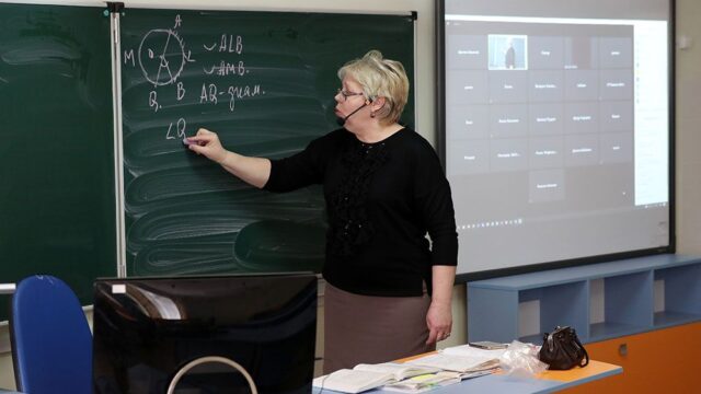 Онлайн-курилка и мини-педсоветы: как работается российским учителям в условиях коронавируса
