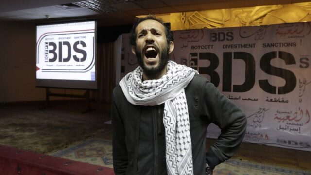 Активистов, которые призывали бойкотировать Израиль, не пустили в страну