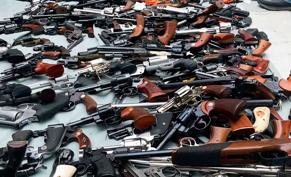 В одном из особняков Лос-Анджелеса полиция конфисковала больше тысячи единиц оружия