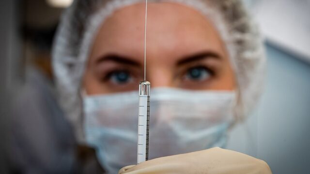 Путин заявил, что в России зарегистрировали вторую вакцину от коронавируса