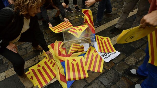 Каталония не отказалась от идеи о независимости. Мадрид пригрозил отменить ее автономию