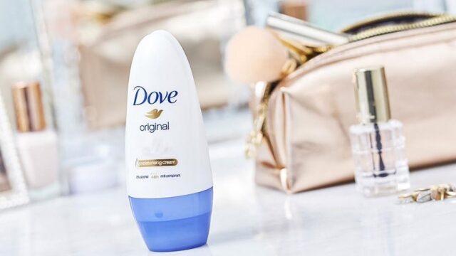 Dove снова обвинили в расизме из-за рекламы геля для душа. Компания извинилась