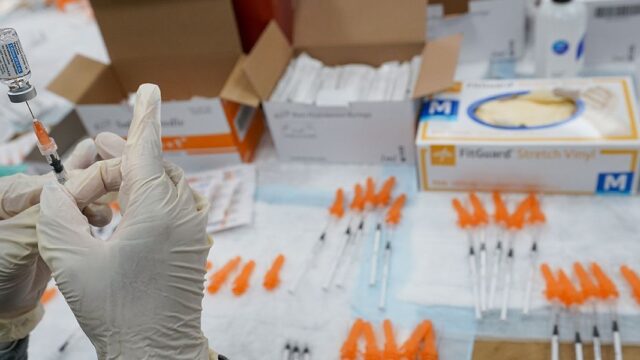 Саудовская Аравия назвала условием хаджа прививку от COVID-19