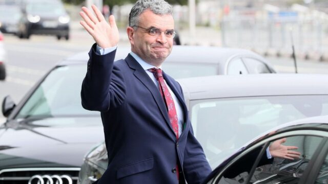 Ирландский министр объявил об отставке из-за нарушений правил карантина