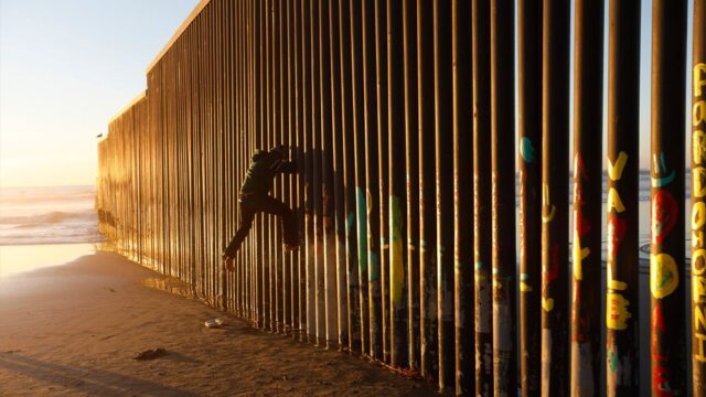 Пентагон приостановит больше 120 проектов из-за стены на границе с Мексикой
