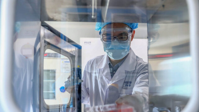 Производитель китайской вакцины Sinopharm оценил ее эффективность в 79%
