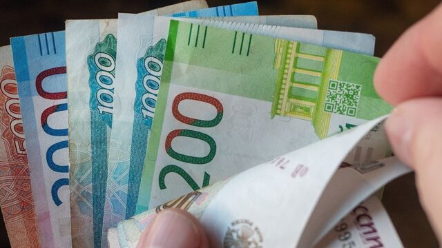 ФНС и МВД начали борьбу с теневой продажей валюты