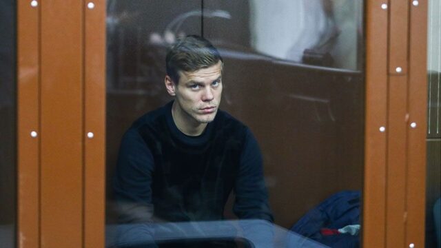 Суд в Москве арестовал футболистов Кокорина и Мамаева
