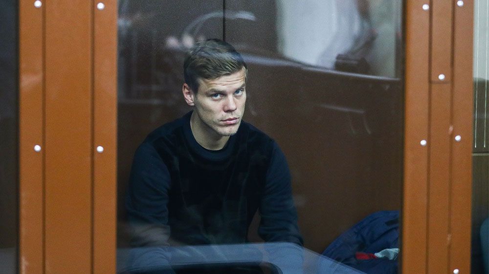 Суд в Москве арестовал футболистов Кокорина и Мамаева