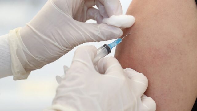 Эффективность вакцины «Спутник-М» для подростков составила 93,2%