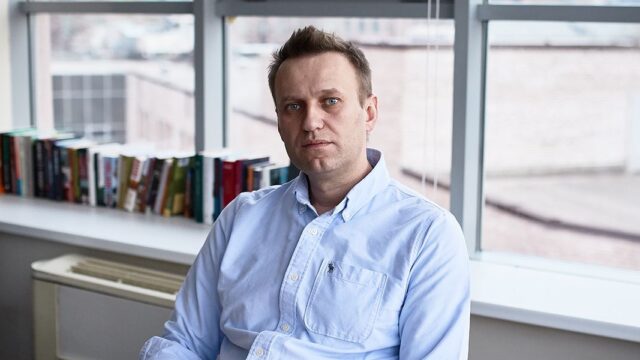 РБК: полицейского заподозрили в «сливах» для расследования о Навальном