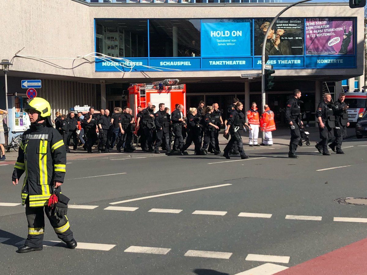 В Мюнстере машина въехала в толпу, есть погибшие