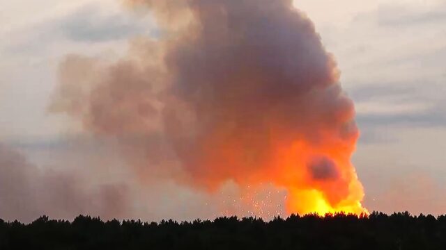 СК завел дело о гибели человека при пожаре на складе боеприпасов в Красноярском крае