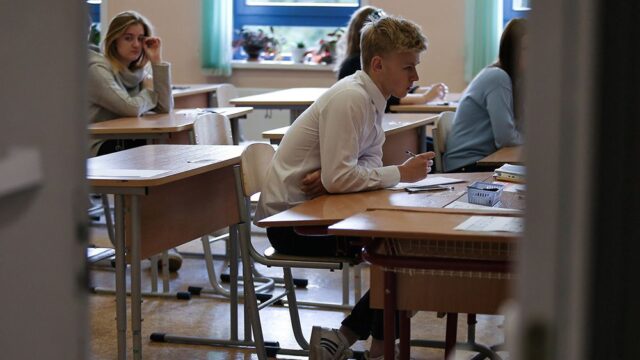 ТАСС: в одной из школ Москвы ученикам запретили выходить с урока в туалет без справки