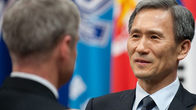 В Южной Корее арестовали бывшего министра обороны за незаконную пропаганду