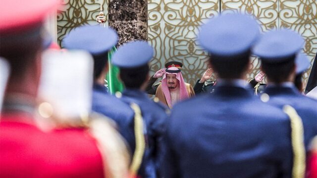 Король Саудовской Аравии отправил в отставку руководство армии