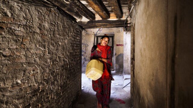 В Непале запретили выгонять женщин из дома во время месячных