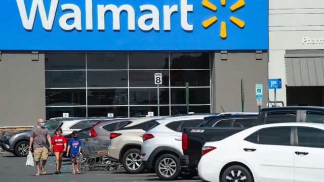 Walmart из-за новых волнений в США убрал оружие с прилавков магазинов